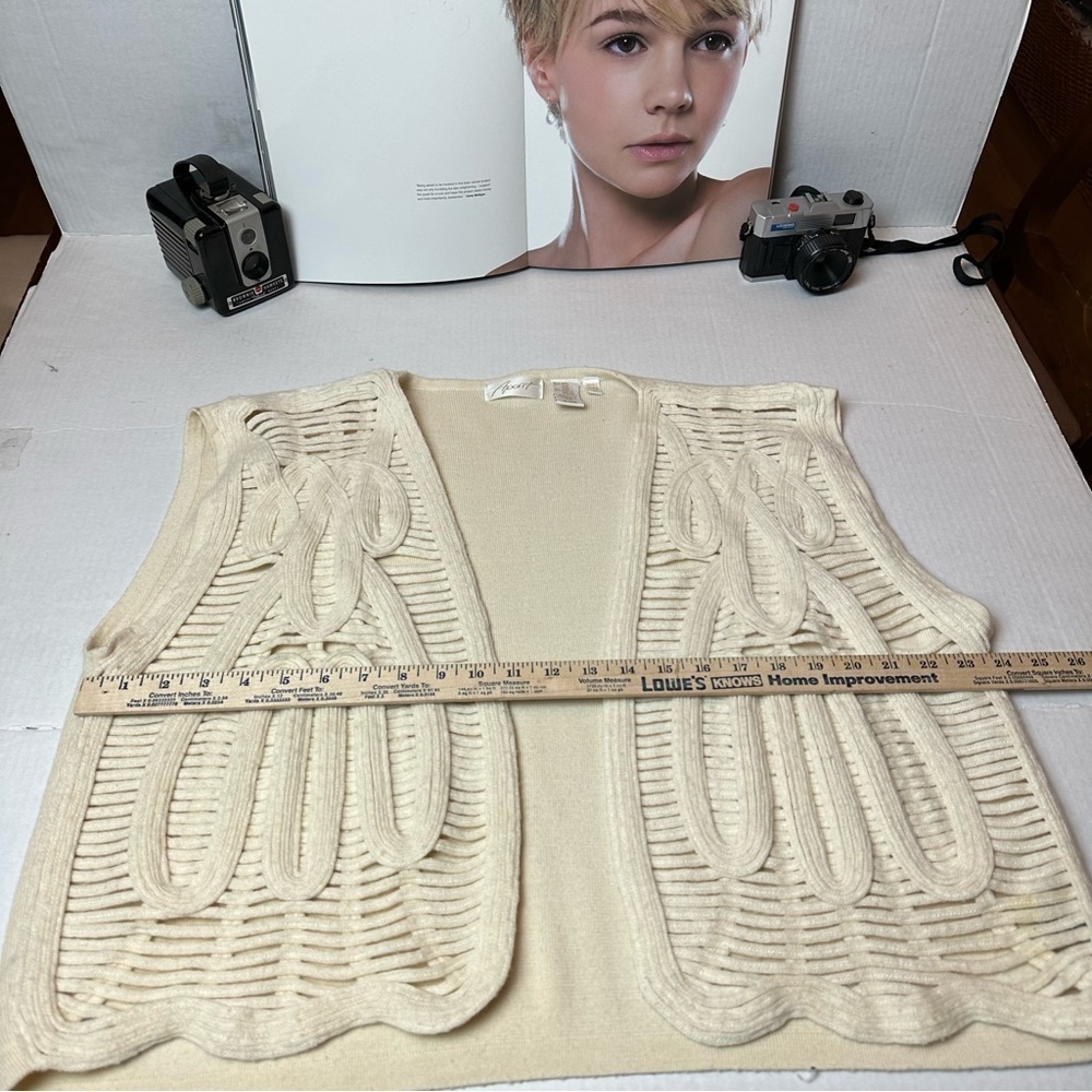 Apart Sweater Vest - Picture 4 of 8
